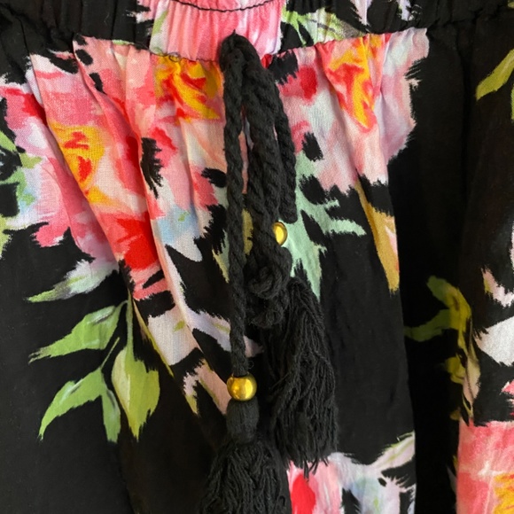 Off Shoulder ruffle floral print romper - Picture 2 of 3